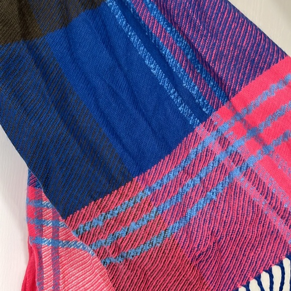 Beautiful Winter Scarf Great Condition - Picture 6 of 8